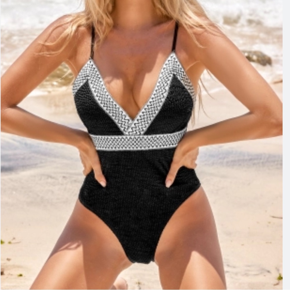 Cupshe one piece bathing suit NWT